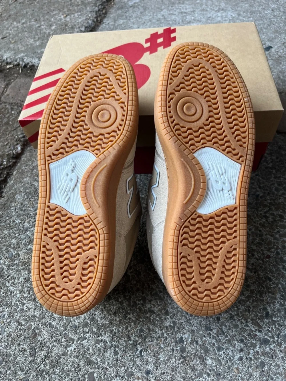 New Balance 480 shoes size 9.5